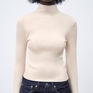 RIBBED LONG SLEEVE KNIT SWEATER